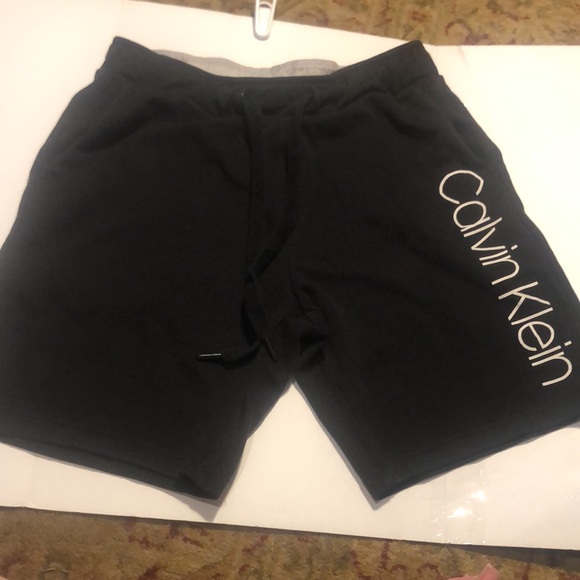 Woman’s tech jersey Calvin Klein stretch shorts - Picture 9 of 9
